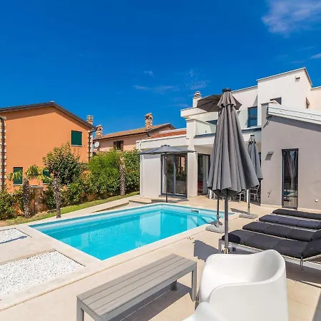 Wonderful Villa In Labinci - Kastelir With Swimming Pool Kaštelir