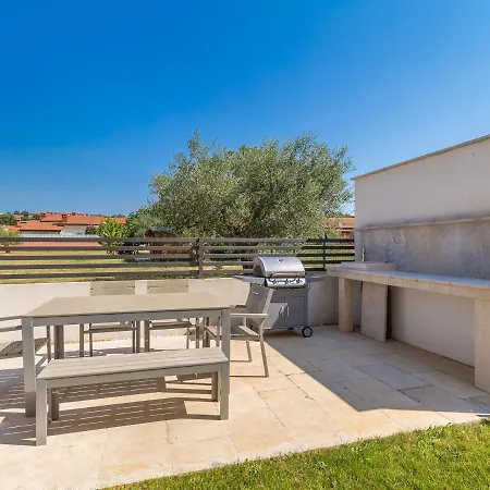 Wonderful Villa In Labinci - Kastelir With Swimming Pool * Kaštelir