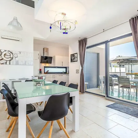 Wonderful Villa In Labinci - Kastelir With Swimming Pool