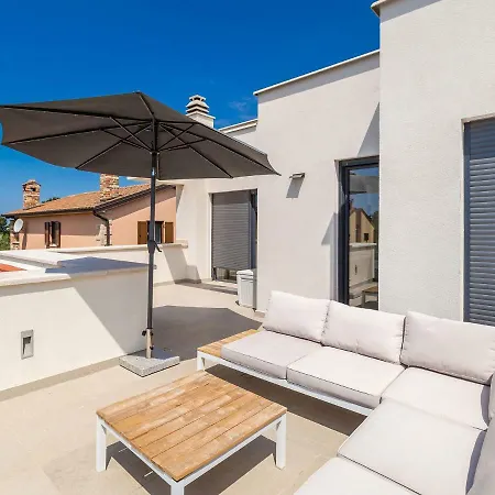 Vila Wonderful Villa In Labinci - Kastelir With Swimming Pool *